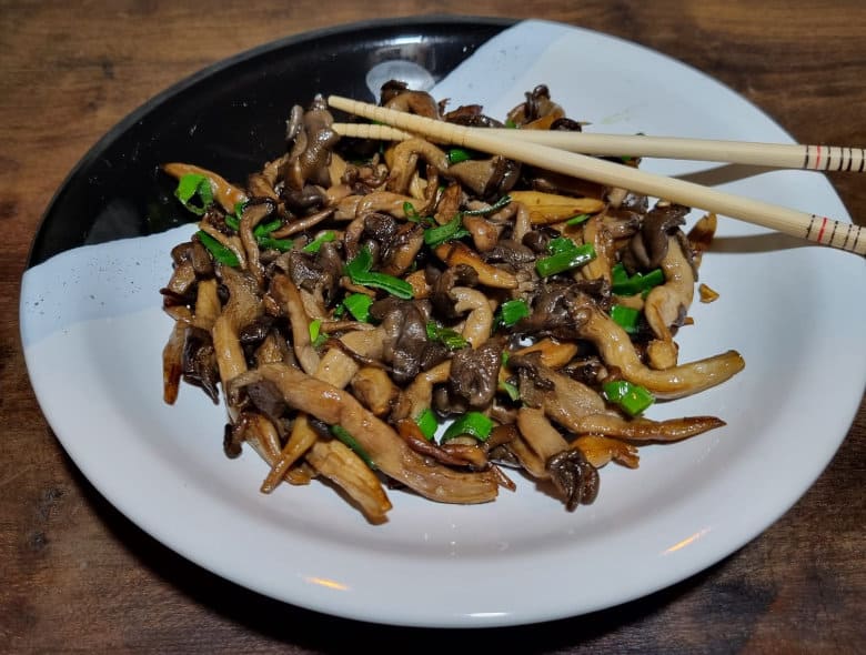 Como fazer shimeji na manteiga com shoyu e cebolinha - Na Cozinha